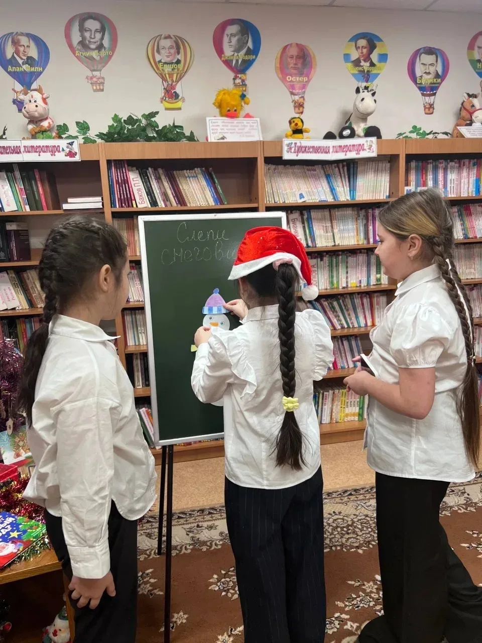Март пришëл- лепи снеговика!  Пока у нас трещат морозы, но оттепель всë же впереди!   На дворе полно