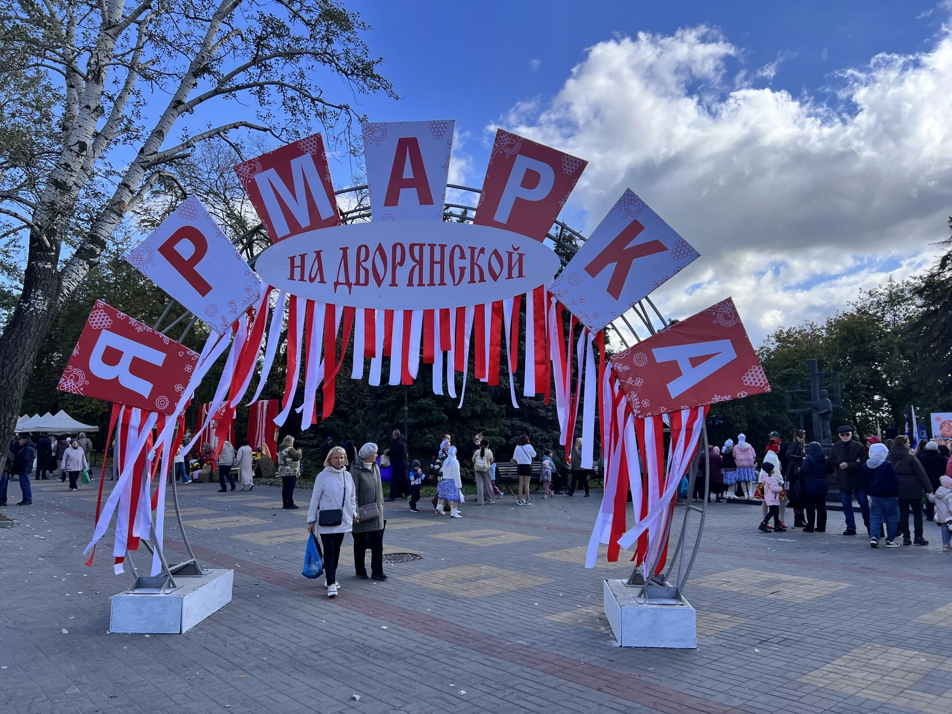 🍂 Ярмарка на Дворянской собрала гостей в центре Липецка