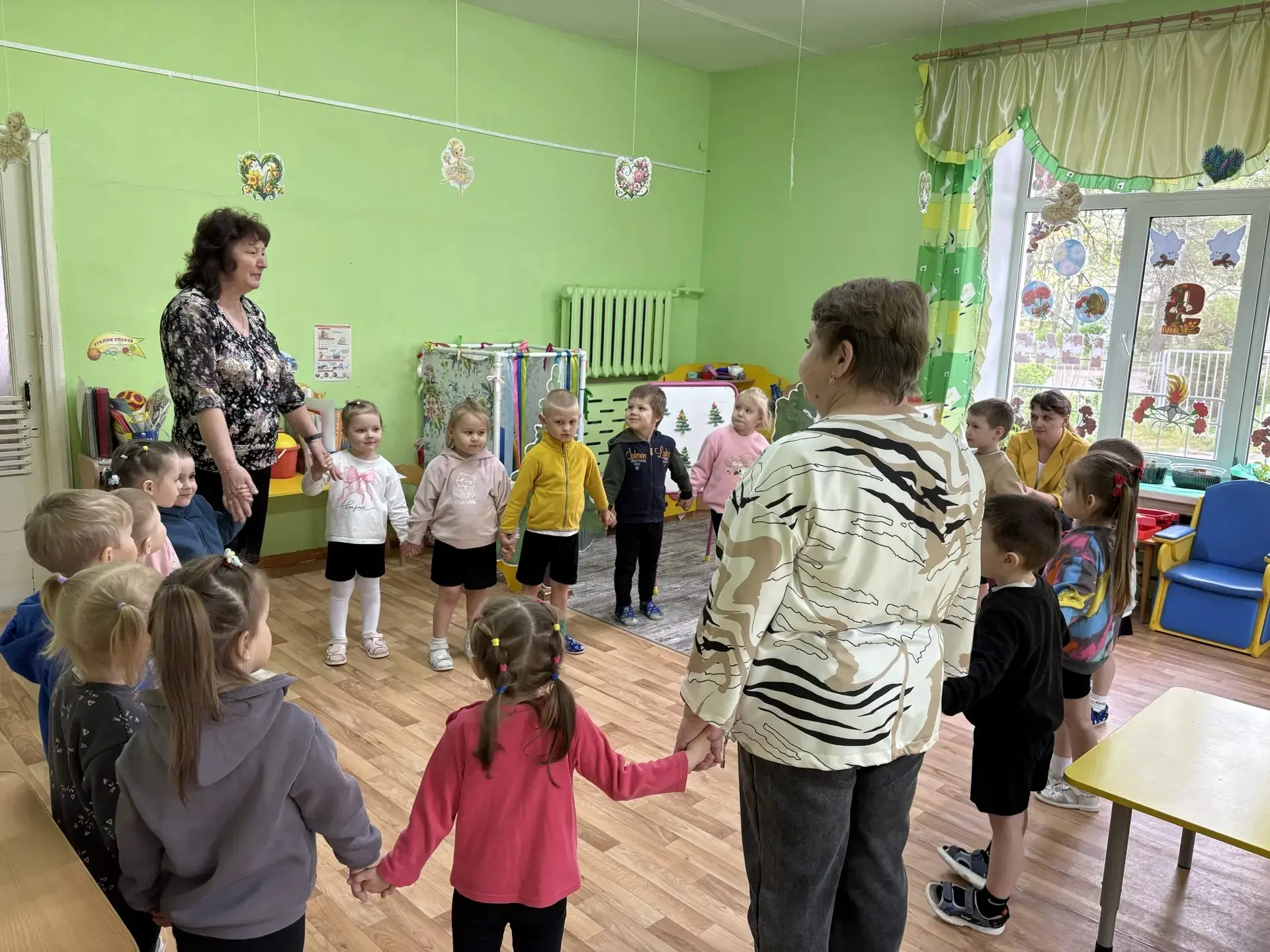 Центр развития ребёнка - детский сад "Ленок":   ДЕНЬ ОТКРЫТЫХ ДВЕРЕЙ В ГРУППЕ "СВЕТЛЯЧОК" 🚪🪲  "Нам с