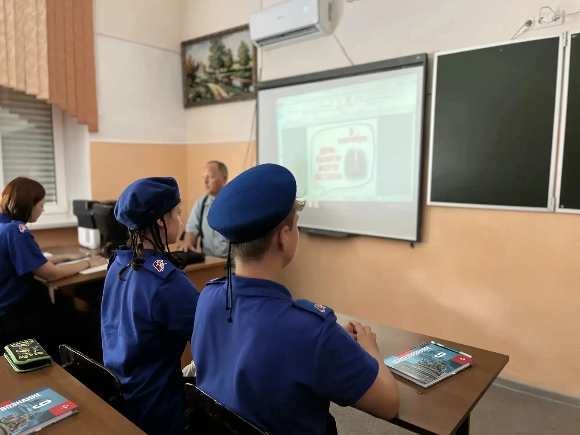 Память и преемственность: юнармейцы гимназии почтили память жертв Беслана