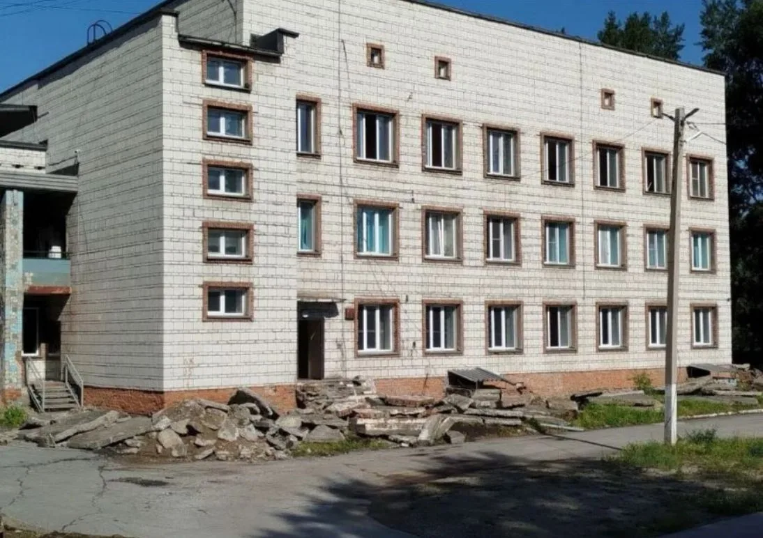 В Ленинском районе начали капитальный ремонт стационара Линевской районной больницы - работа кипит �