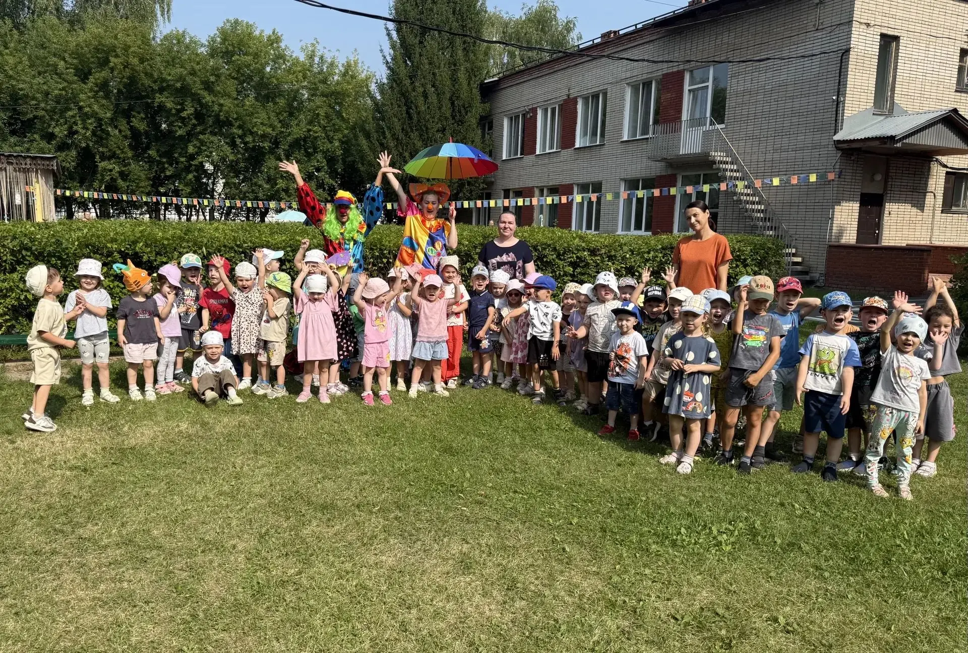 🫧 День мыльных пузырей: весёлое путешествие в мир волшебства

Сегодня в нашем детском саду прошло н