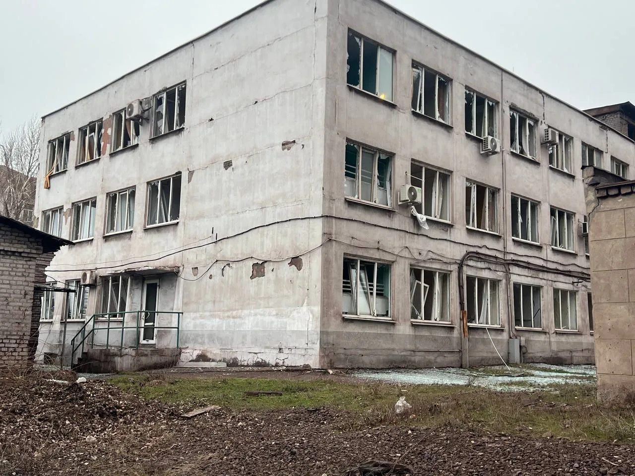 Сегодня утром враг снова атаковал нашу республику. Вражеские БПЛА ударили по промышленной зоне в Алч
