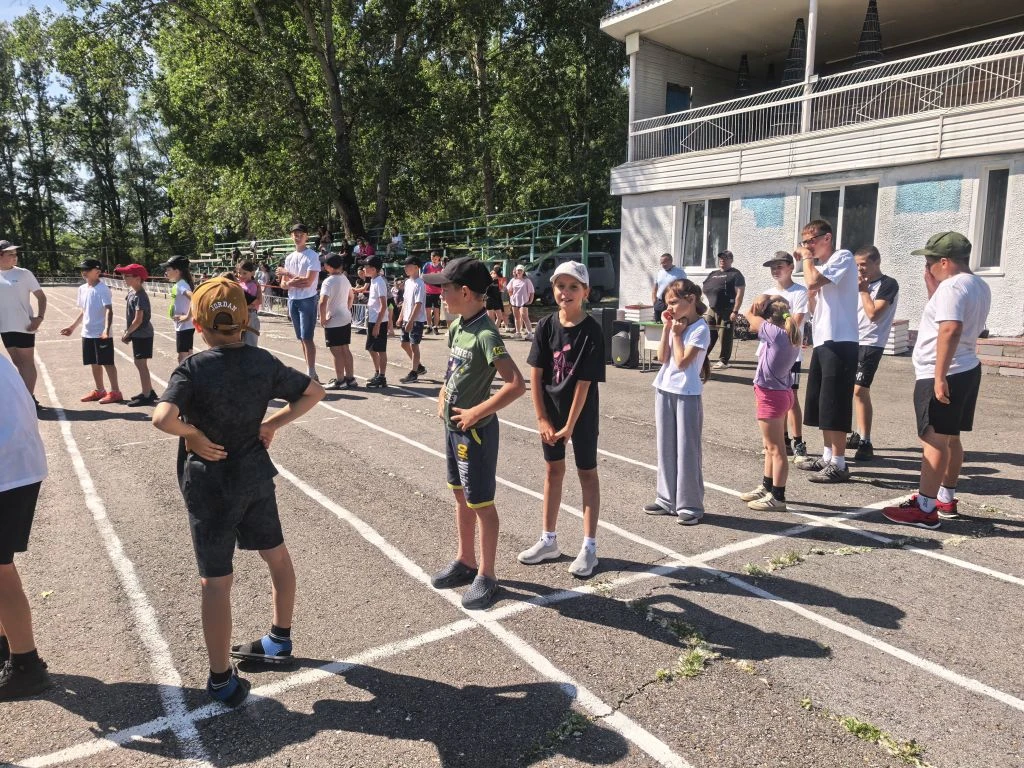 Сегодня на стадионе "Олимпийский" прошёл турнир "Спорт-норма жизни", посвящённый Дню за...
