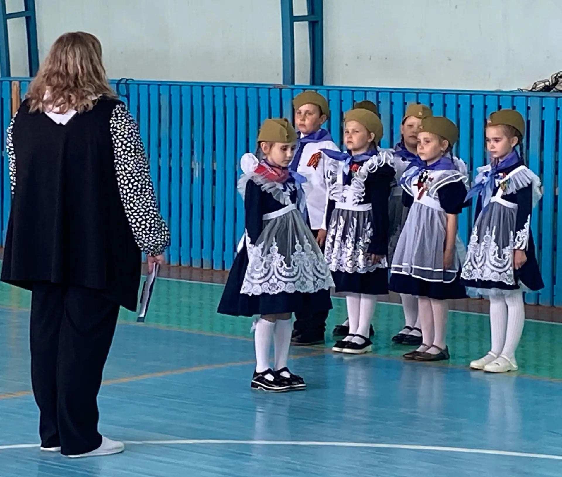 Сегодня в Истошинской школе прошёл смотр‑конкурс строя и песни, посвящённый 81‑й годовщине Дня Побед
