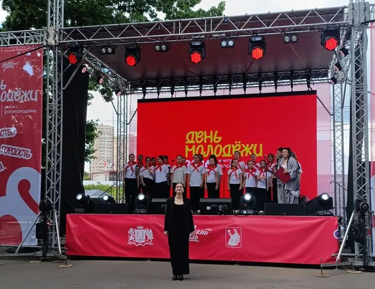 27 июня в День молодежи учащиеся Детской школы искусств города Иванова выступили в составе сводного 
