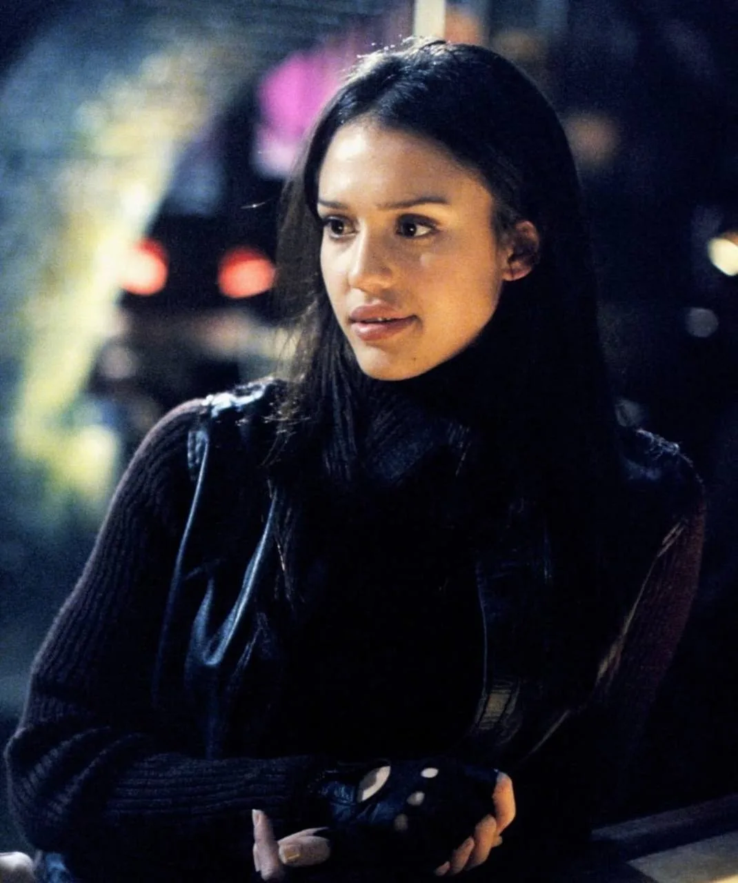 Референсы для осенних луков — Джессика Альба в сериале Dark Angel 2000х годов