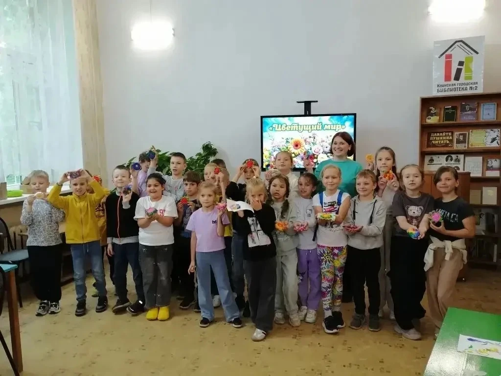 🌺 ПУТЕШЕСТВИЕ В «ЦВЕТУЩИЙ МИР»! 🌺

Сегодня ребята из 1 и 2 отрядов (вожатые -Одинцова А.А и Дербое