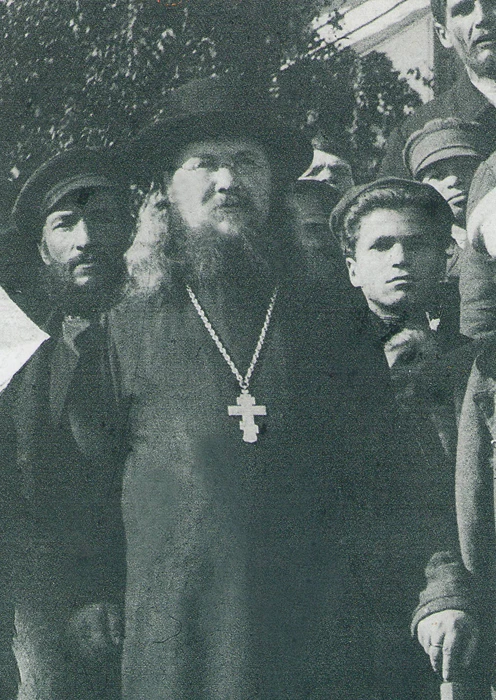 Священномученик Петр Кузнецов, Павловский, пресвитер

Священномученик Петр родился 28 июня 1869 года