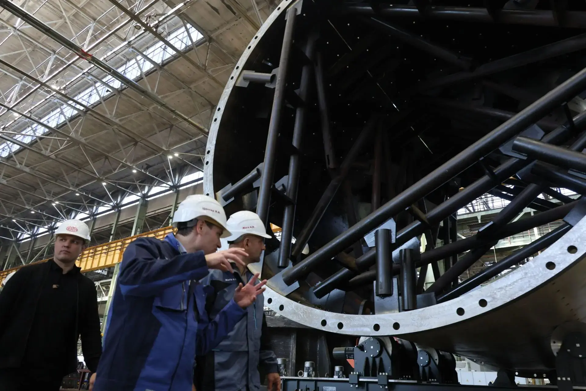 🏭 Сегодня познакомился с легендой Свердловской области — "Уралмашзаводом". Предприятие...