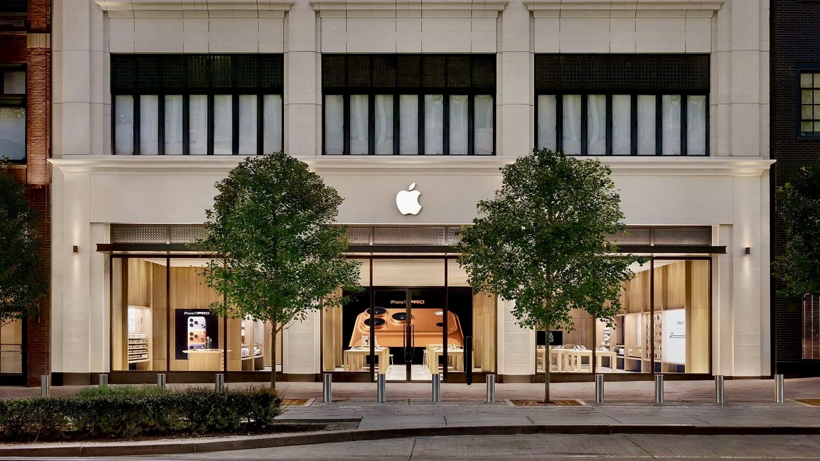 Что-то намечается: Apple разослала по магазинам закрытые коробки перед новым анонсом