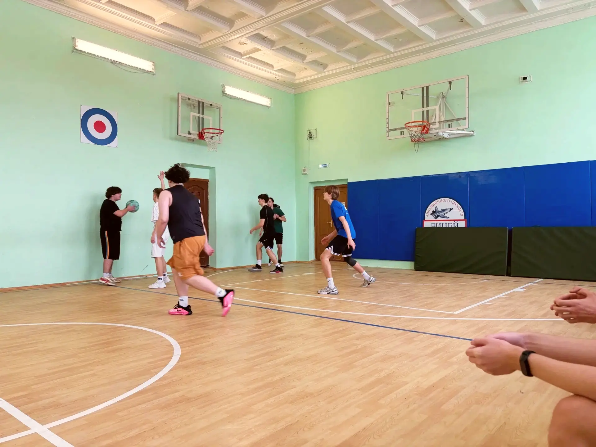 🏀 Чемпионат Лицея по баскетболу стартовал!  Сегодня прошли первые игры — было жарко! 🔥  Команды уже 