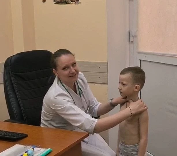 Один день в #КраевойДетской🏥

Профессии бывают разные: кто-то строит дома, кто-то работает с докуме