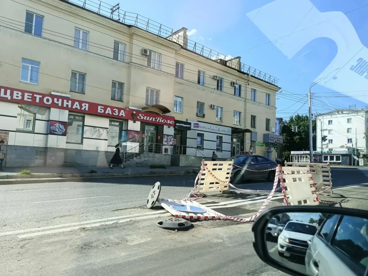Автор: Айская/8марта второй день стоит ограждение после восстановления покрытия и разметку восстанов