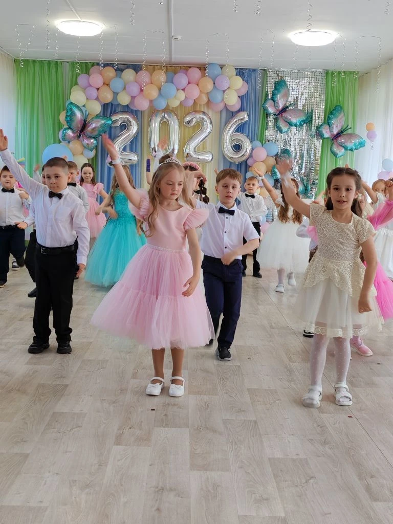 Вот и в нашем детском саду состоялся долгожданный и трогательный выпускной бал! Ребята ...