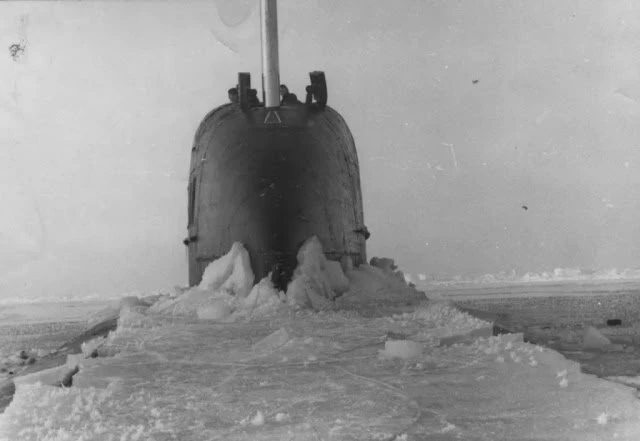 📅 В августе-сентябре 1979 года, атомная подводная лодка К-513 проекта 671РТ «Семга» вы...