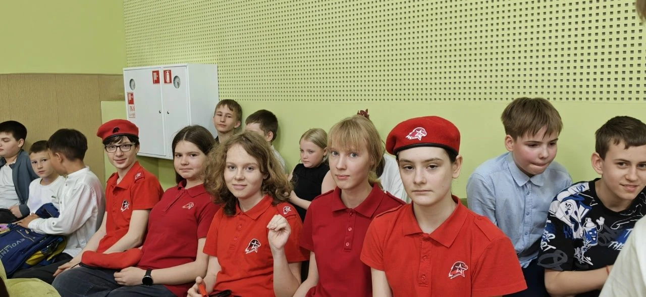 29 апреля в ДК "Октябрьский" подводили итоги районной акции "Знамя Победы", посвященной 81-летию Поб