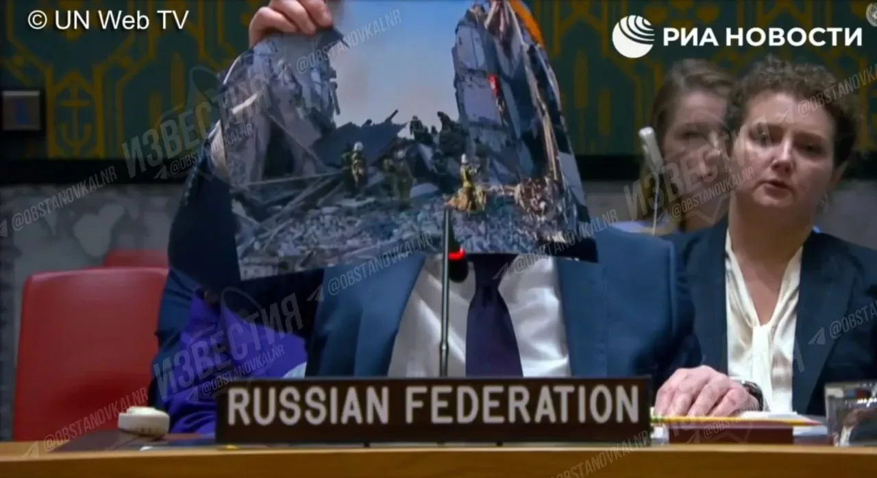 🇷🇺🇺🇳 Россия созвала экстренный Советбез ООН и показала кадры удара ВСУ по Старобельску.   Под обстре