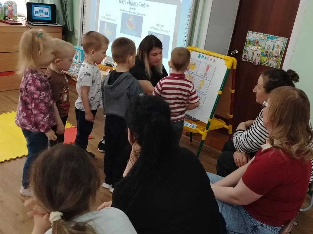 🤖 От пиктограммы к первому коду: как в «Ромашке» растут будущие инженеры!
На итоговых занятиях круж
