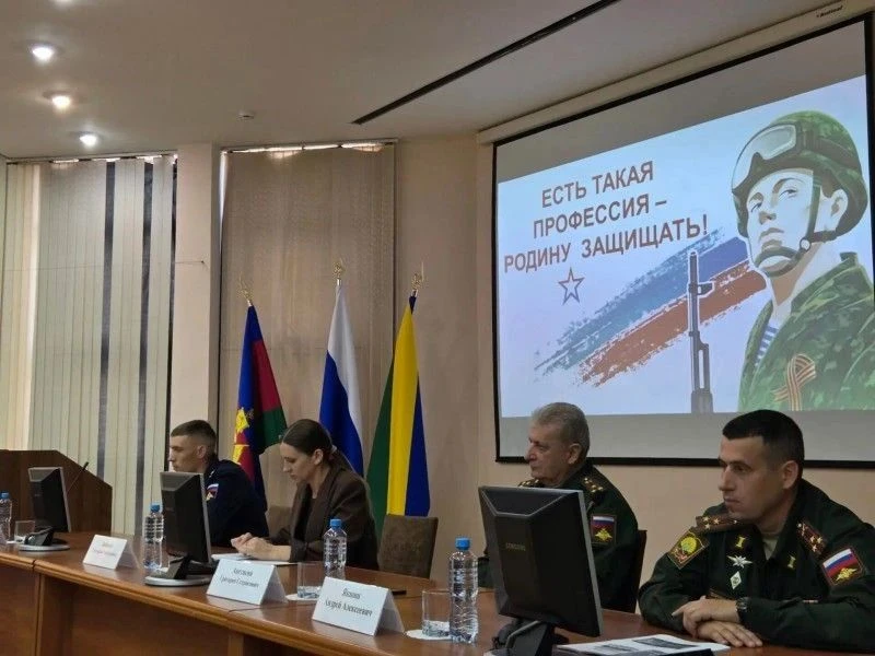 🎓 Куда поступать после школы? Туапсинским выпускникам рассказали о профессии военного