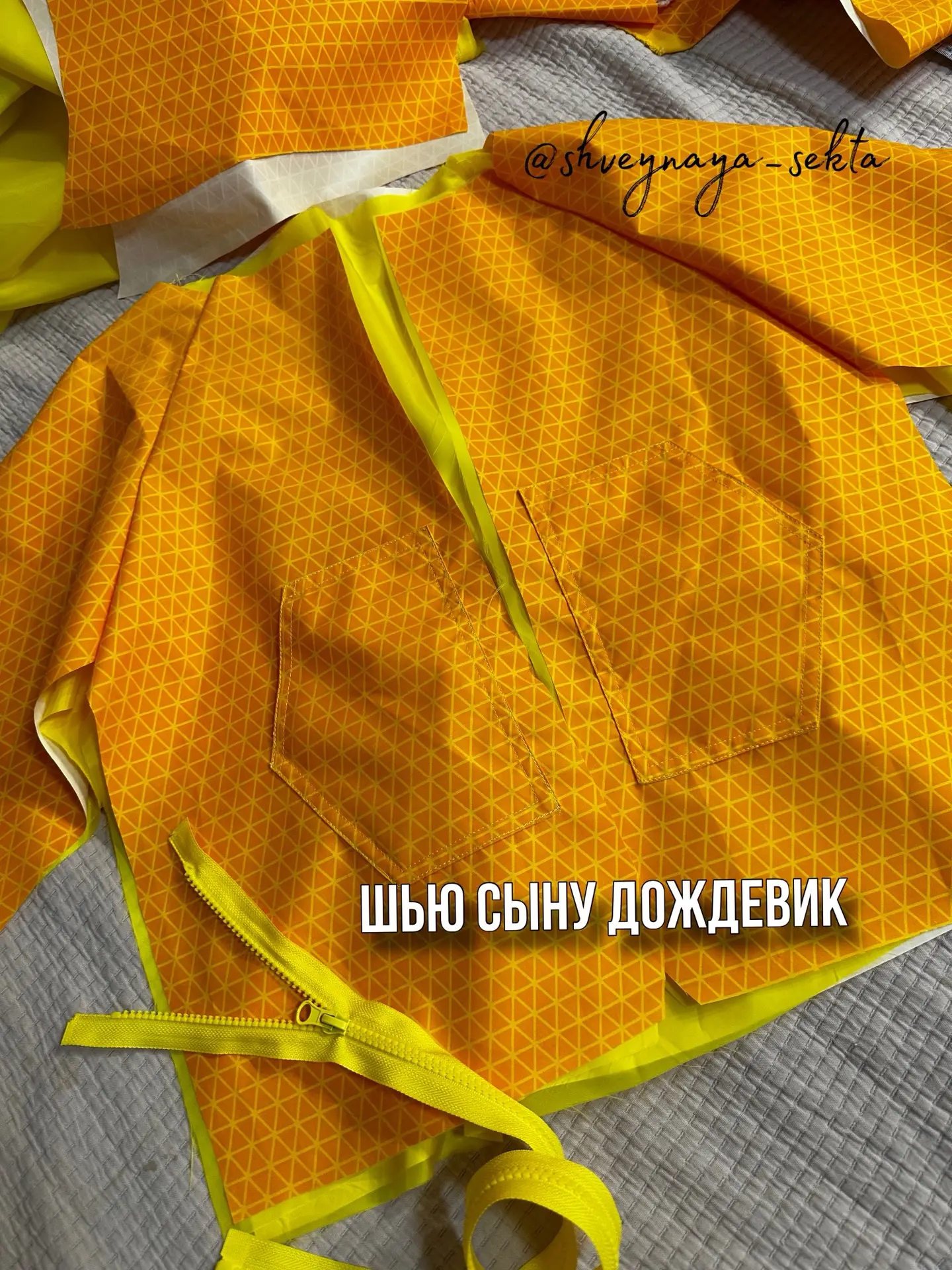 Ярик - мое солнышко 🤩💛, когда увидела эту ткань - 100500% про него. Пока с корсетами ...