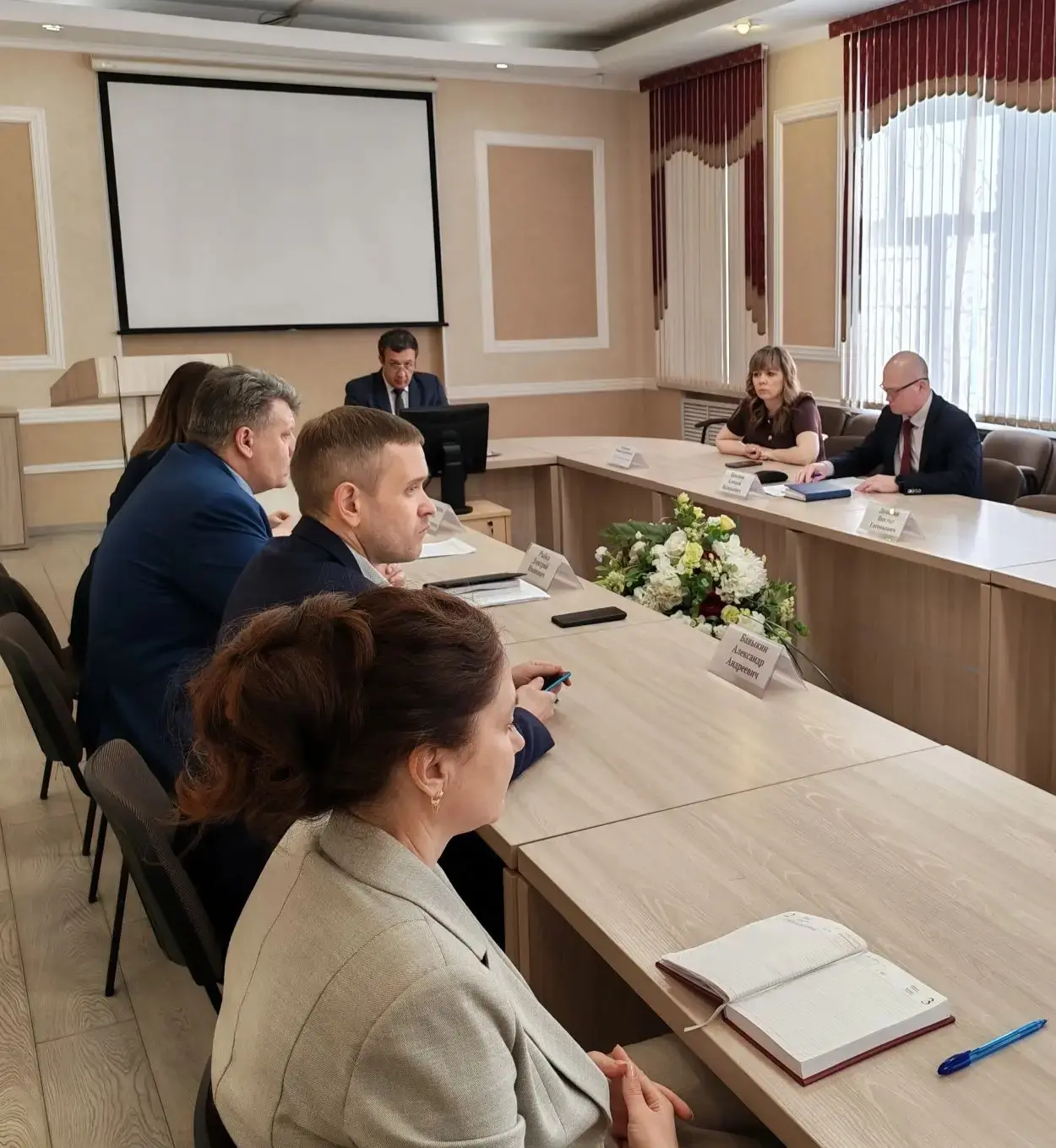 Сегодняшний день начался с аттестации служащих Железнодорожного района.