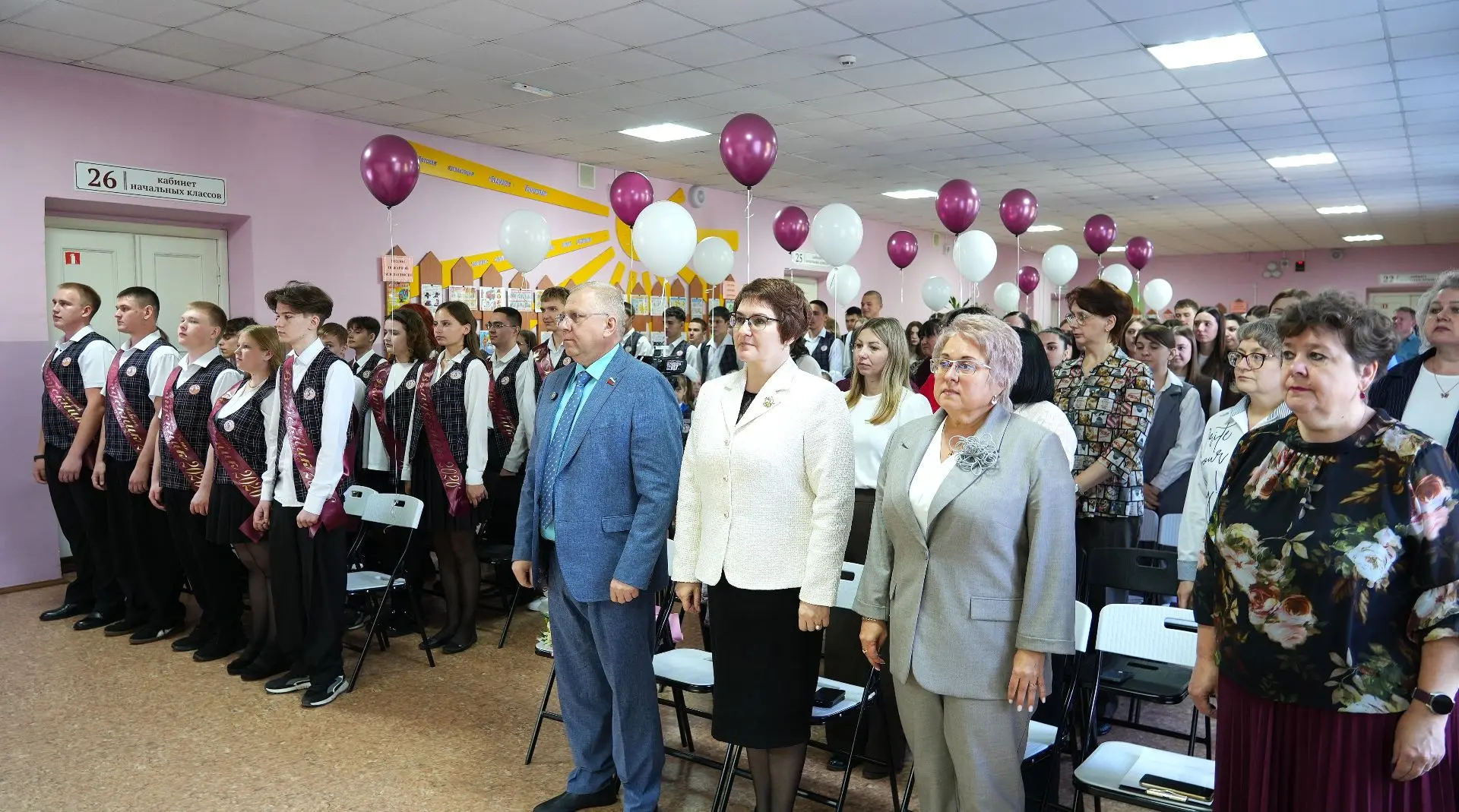🔔✨Последний звонок – 2026 ⁣ Праздничные линейки, букеты цветов, нарядные ленты выпускников и трогате