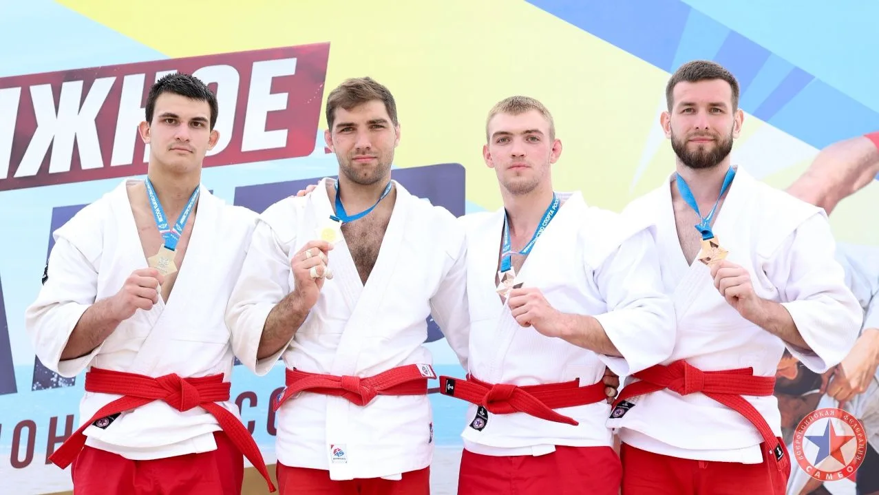 Бронзовая медаль Ильи Затылкина на чемпионате России по пляжному самбо

🗓13-14 июня 
📍г. Анапа 
 
