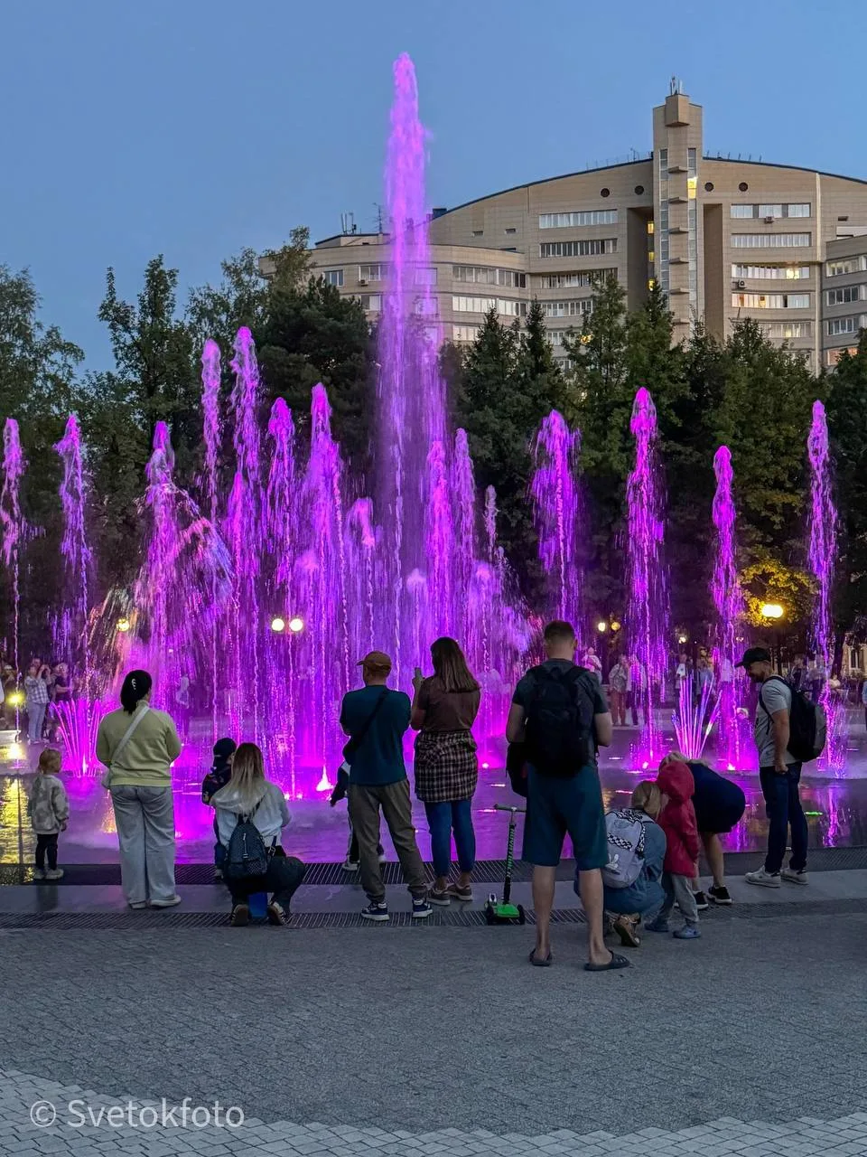 ✨Напоминаем, в Центральном парке стартовал сезон лазерно-проекторных шоу на фонтане