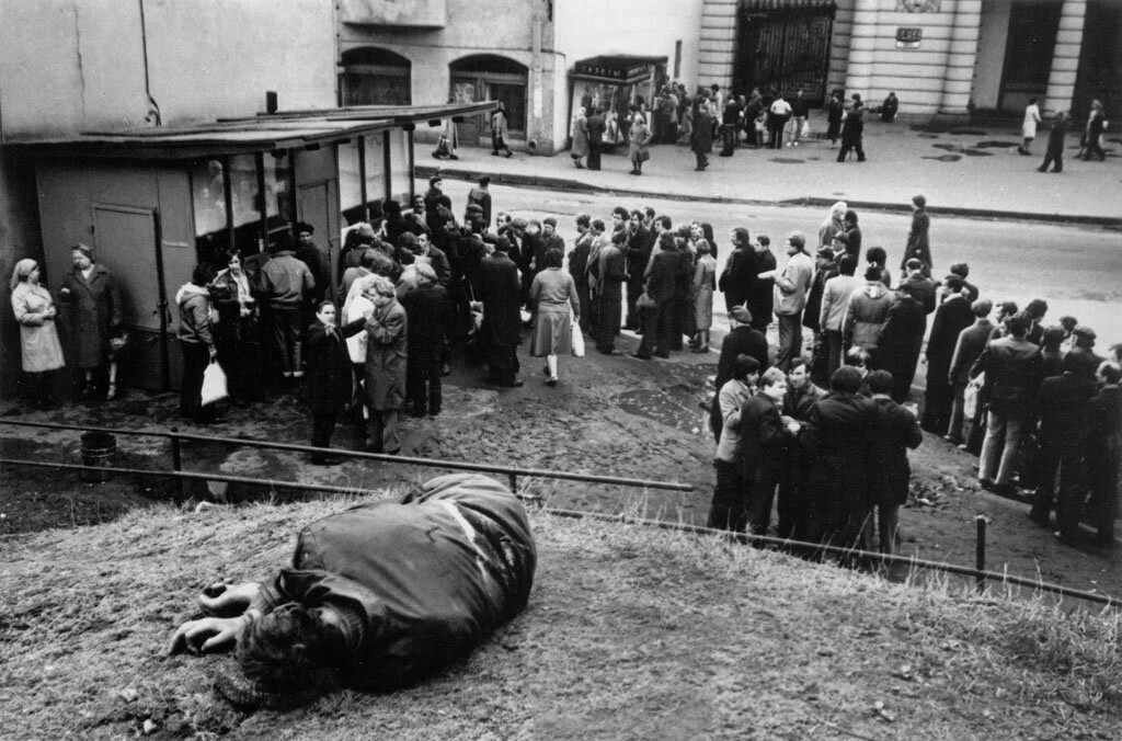 🍺 Пятничный ритуал позднего застоя. Малый проспект П.С., 1980 год

У пивного ларька на Малом 1980‑г