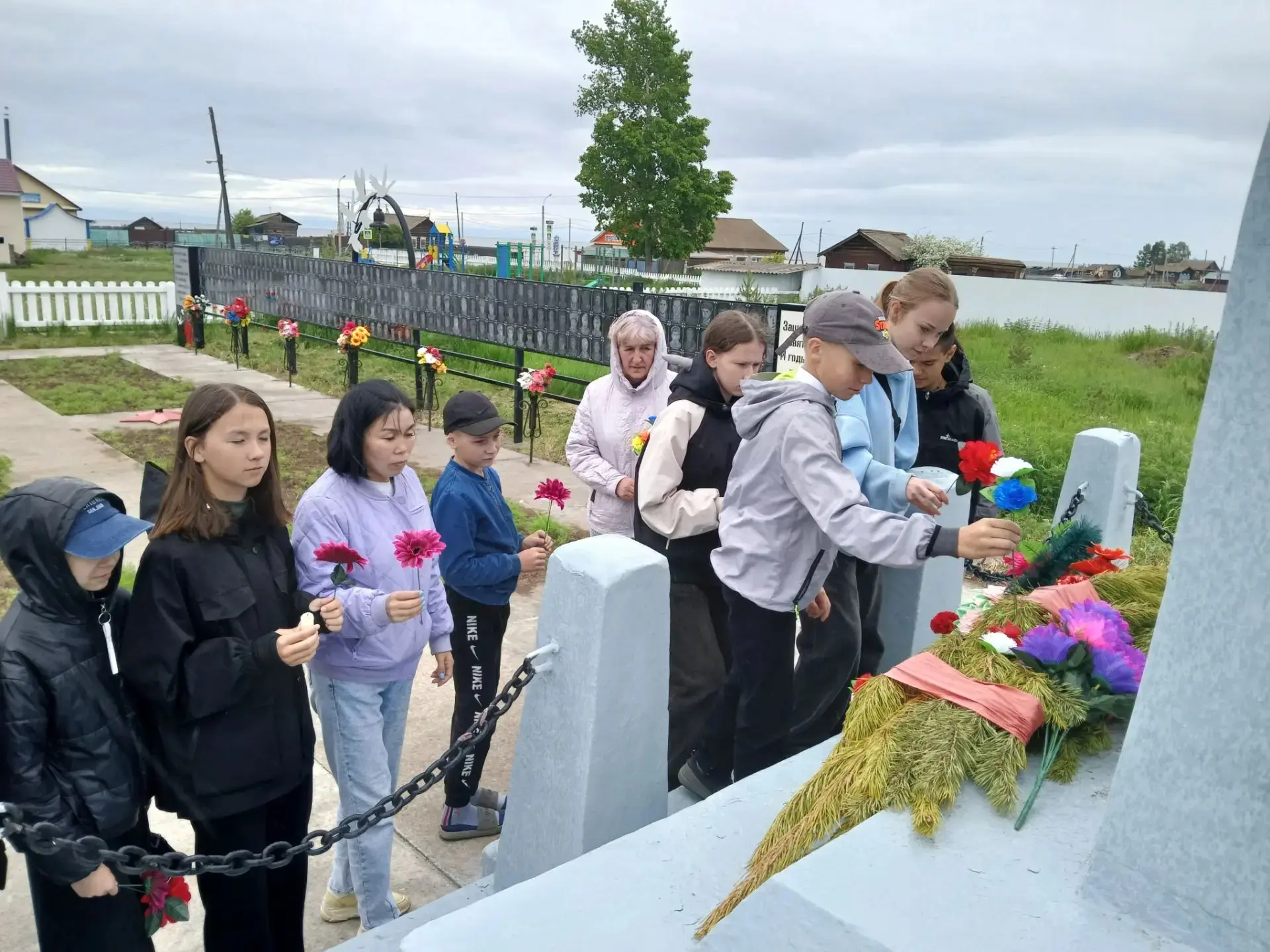 Вместе — в минуте молчания.
Сегодня, 22 июня 2026 года, в 12:15 вся страна замерла в едином порыве п
