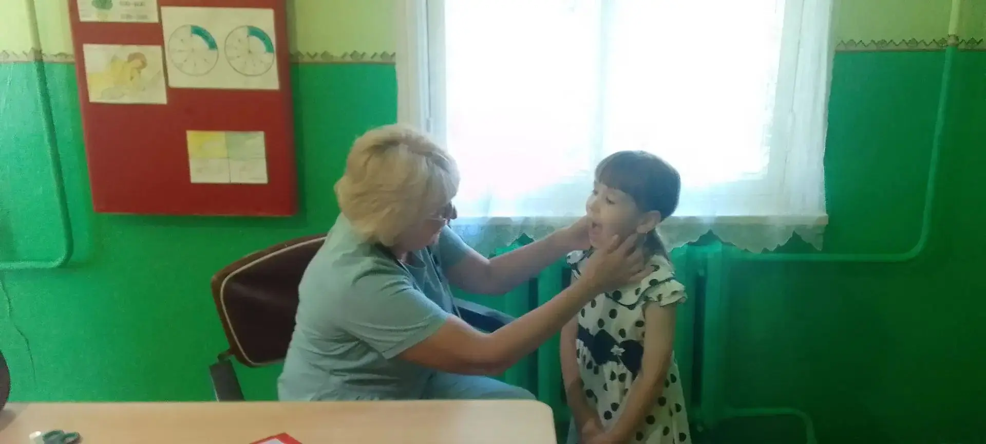 Сегодня в Полукотельниковской амбулатории прошёл приём врача-педиатра.

В ходе визита специалист осм