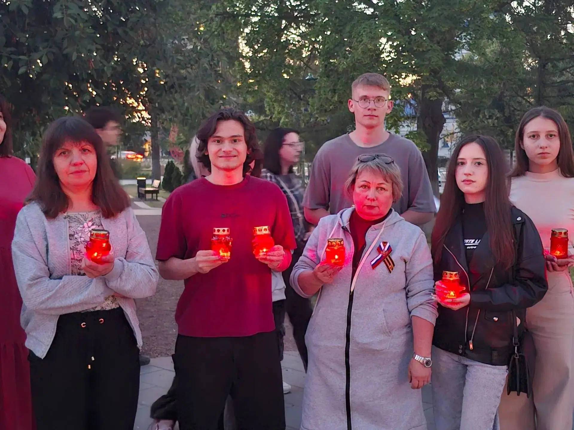 🕯 СВЕЧА ПАМЯТИ

В преддверии Дня памяти и скорби студенты и преподаватели Бронницкого автомобильно-
