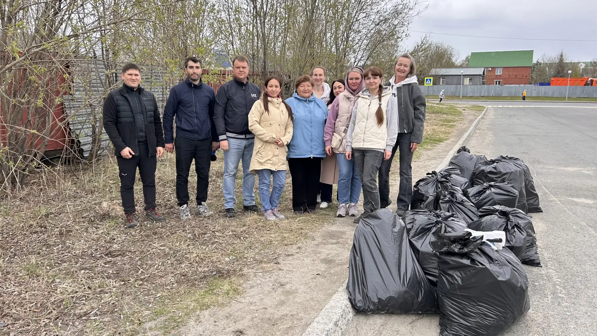 Почти 500 хантымансийцев приняли участие в общегородском субботнике «Мой чистый дом – Югра» 🧹  🌿 Его