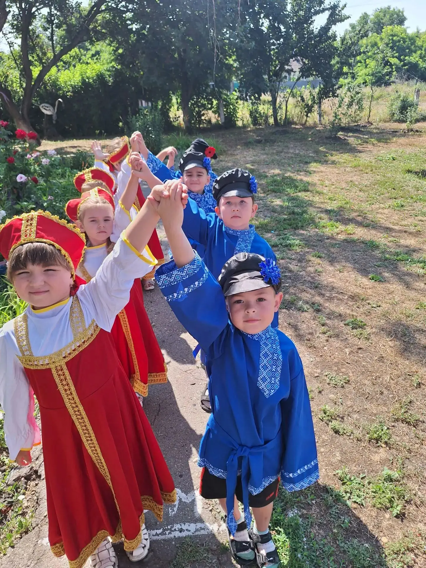 Удивительная ночь, с неба звездочка упала.