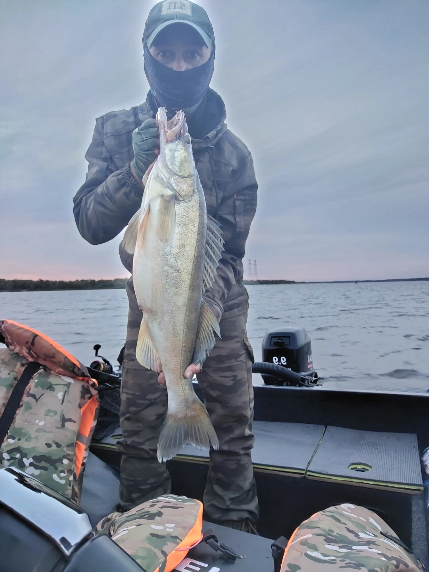 Удачный выход на воду: балаковских рыбаков радует «клыкастый» 🎣🐟