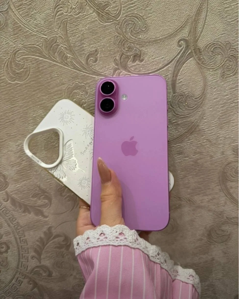 продаю идеальный розовый iPhone 16🎀. память 128, без дефектов по корпусу и по экрану.