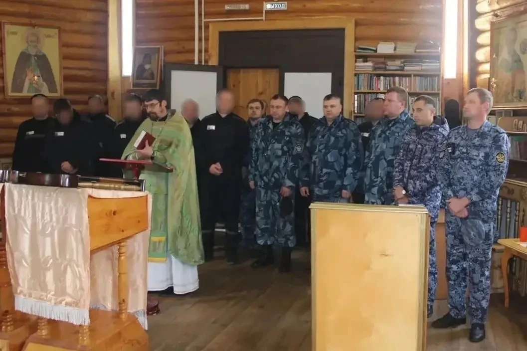 В ЛИУ-3 прошла Божественная литургия с участием осужденных и сотрудников учреждения