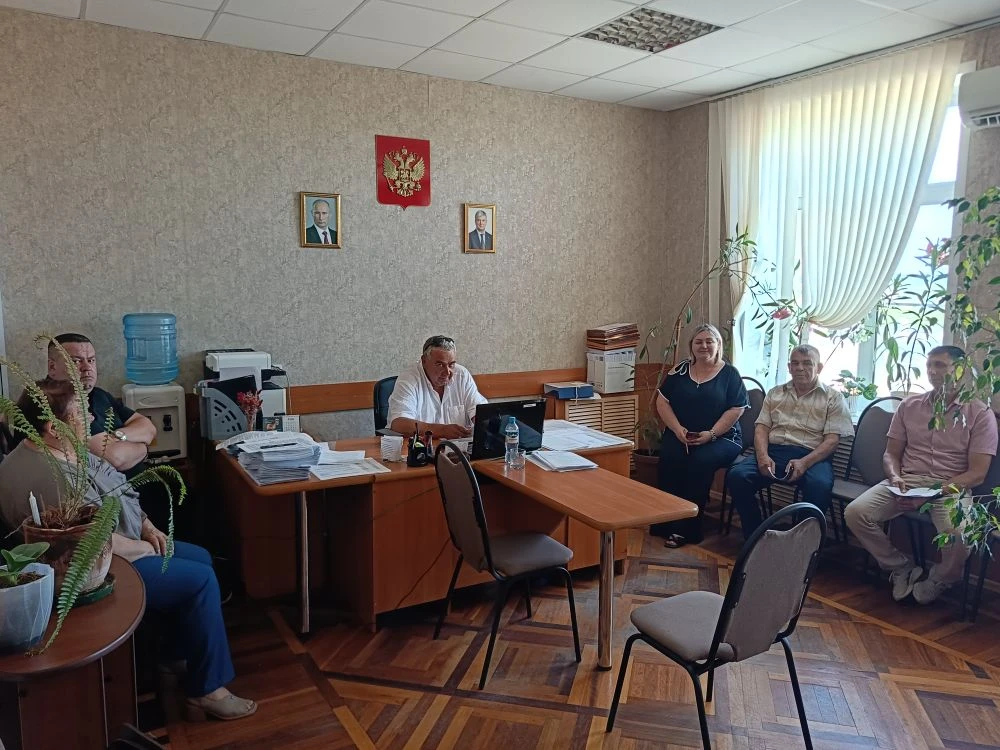 11 июня состоялось заседание комиссии по законности, развитию местного самоуправления, ...