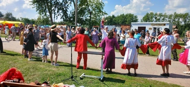 Актриса Чувашского театра кукол показала мастер-класс на юбилее деревни Коракши Аликовс...