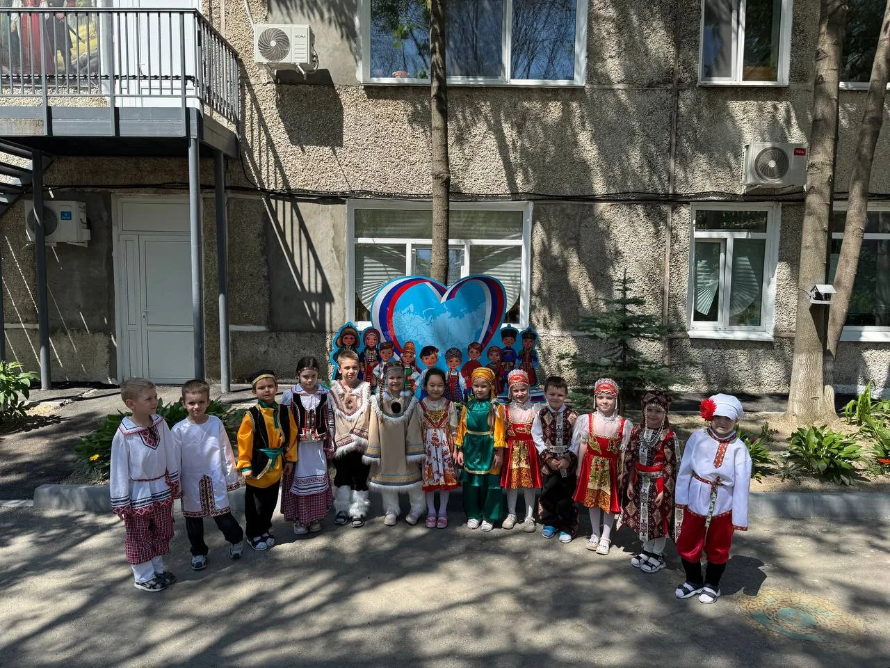 🇷🇺❤️

Сегодня в нашем детском саду прошли массовые гулянья «Хоровод Единства», посвящённые Дню Рос