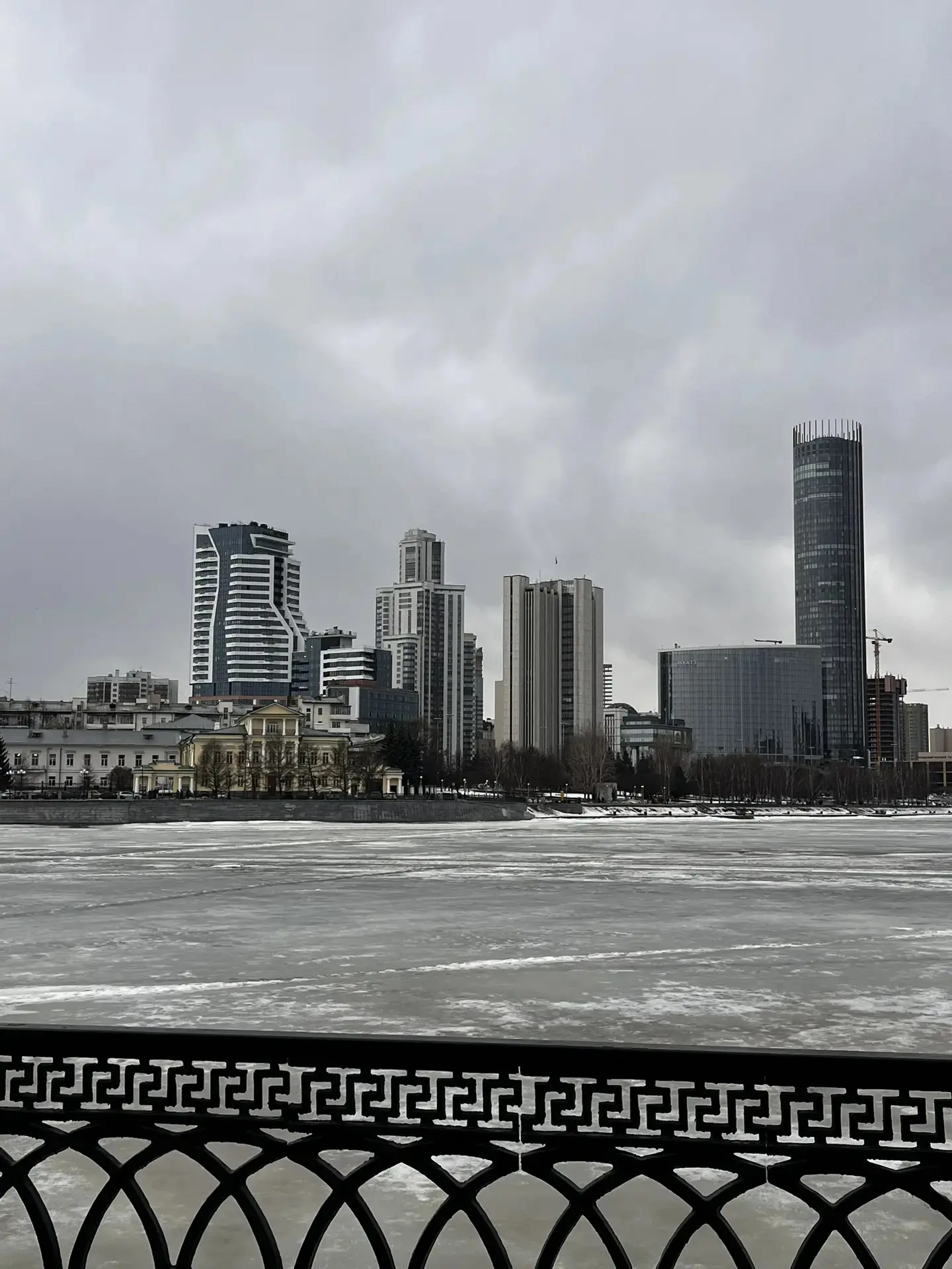 ТЕАТРАЛЬНАЯ СТУДИЯ В ТУРНЕ. ДЕНЬ 1   🌆Гастроли театральной труппы продолжаются! В день приезда ребят