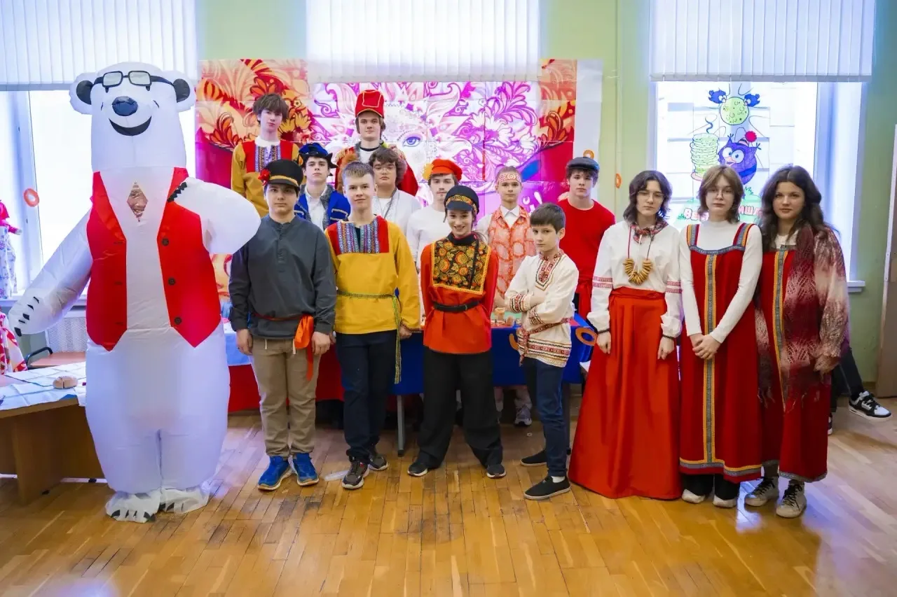 Масленица в 1581! 🥞  🥳 В нашей школе сегодня царила атмосфера настоящего праздника! Ученики 10А клас