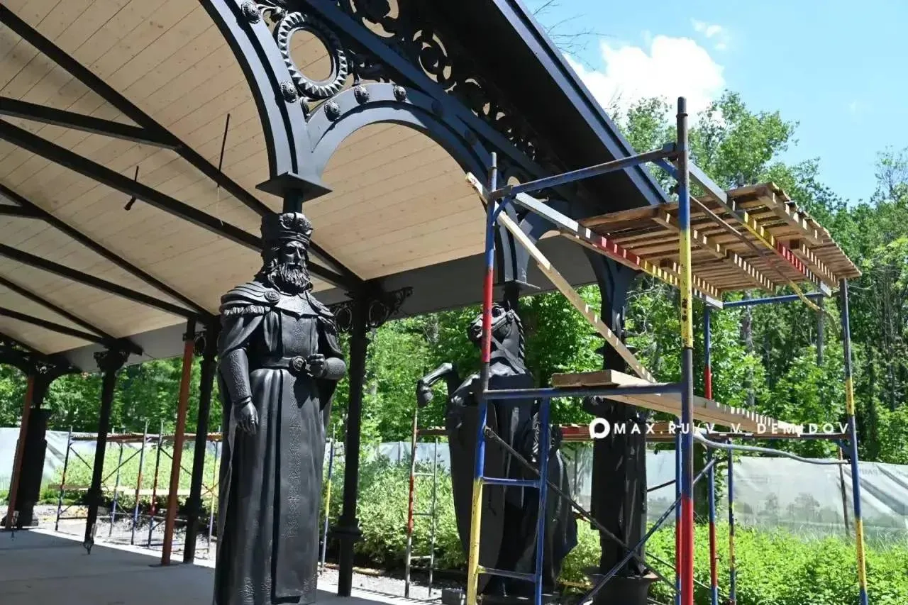 В парке Ленина ставят уникальную шахматную беседку к 70-летию парка

Внутри предусмотрены две зоны: 