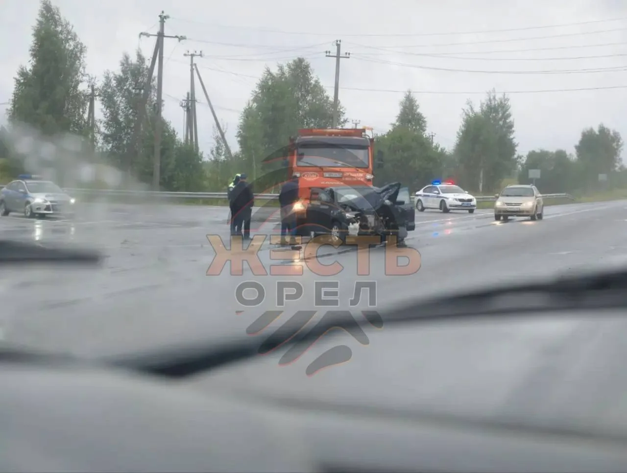 Жесткая авария с участием двух авто произошла сегодня на обходе Нарышкино

Водители, будьте осторожн