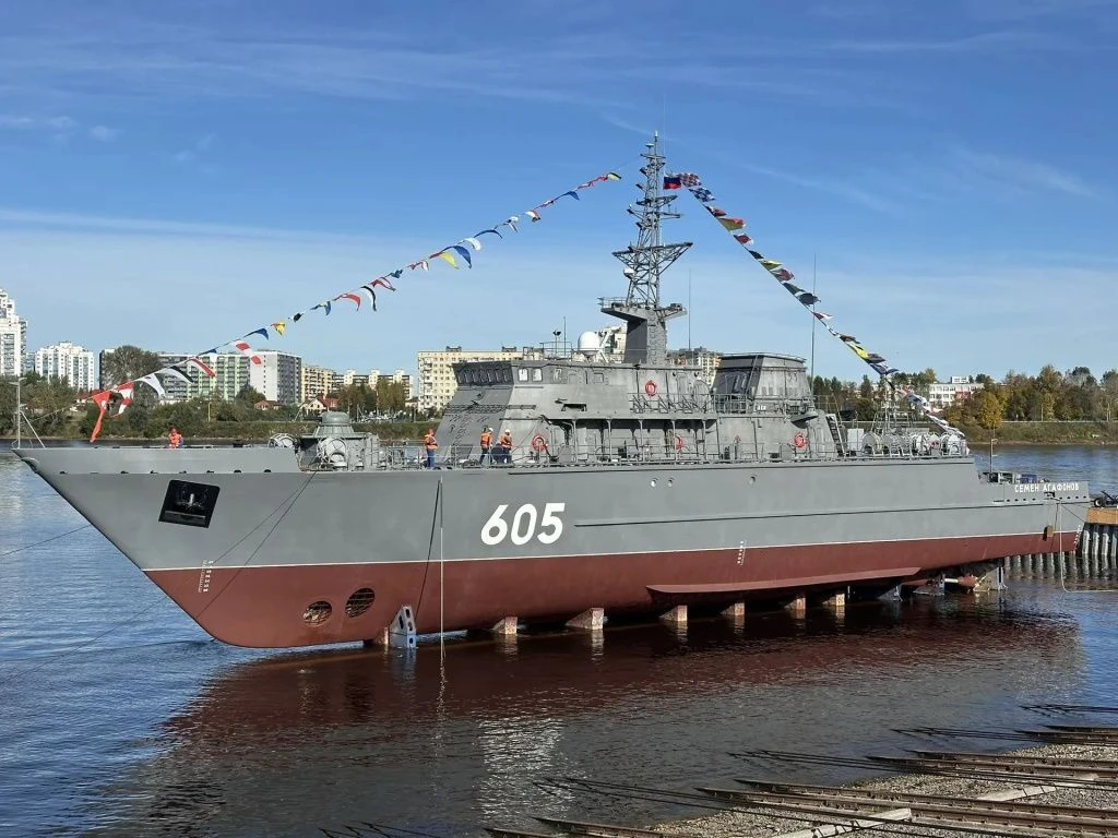 В Петербурге спустили на воду тральщик из стеклопластика «Семен Агафонов»