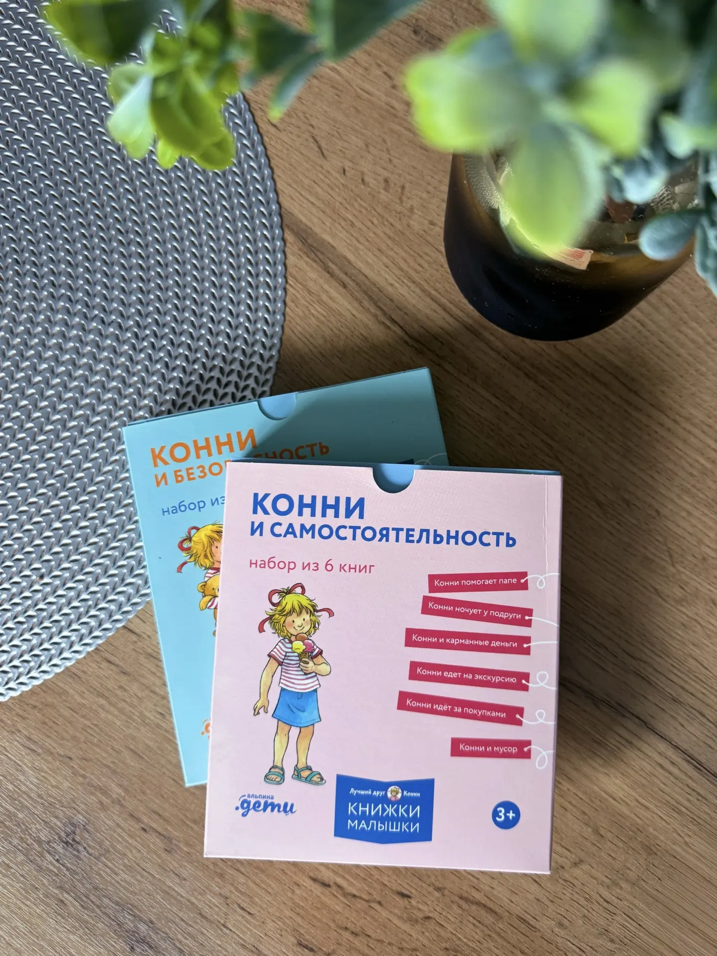 Выходные мы провели за городом на базе отдыха - лес, река, тишина и спокойствие, близки...