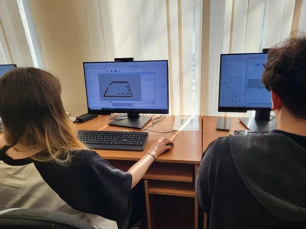 🧑‍💻Обучающиеся 10 «В» ИТ – класса продолжают участие в интеллектуальном турнире «Кибер-бой» 2025-202