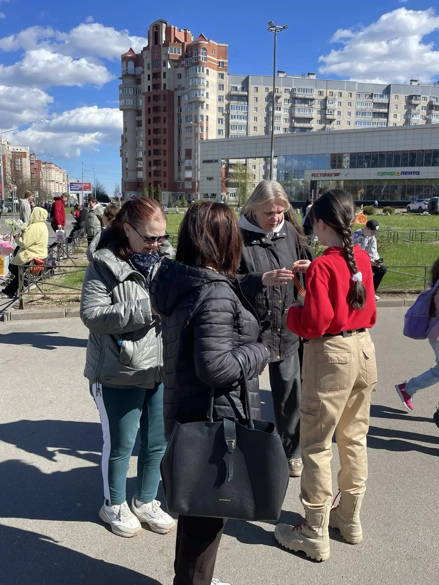 🇷🇺 Как это было 8 мая: Юнармейцы «Высоты 683» провели акцию у метро «Беговая»  Пусть прошло уже неск