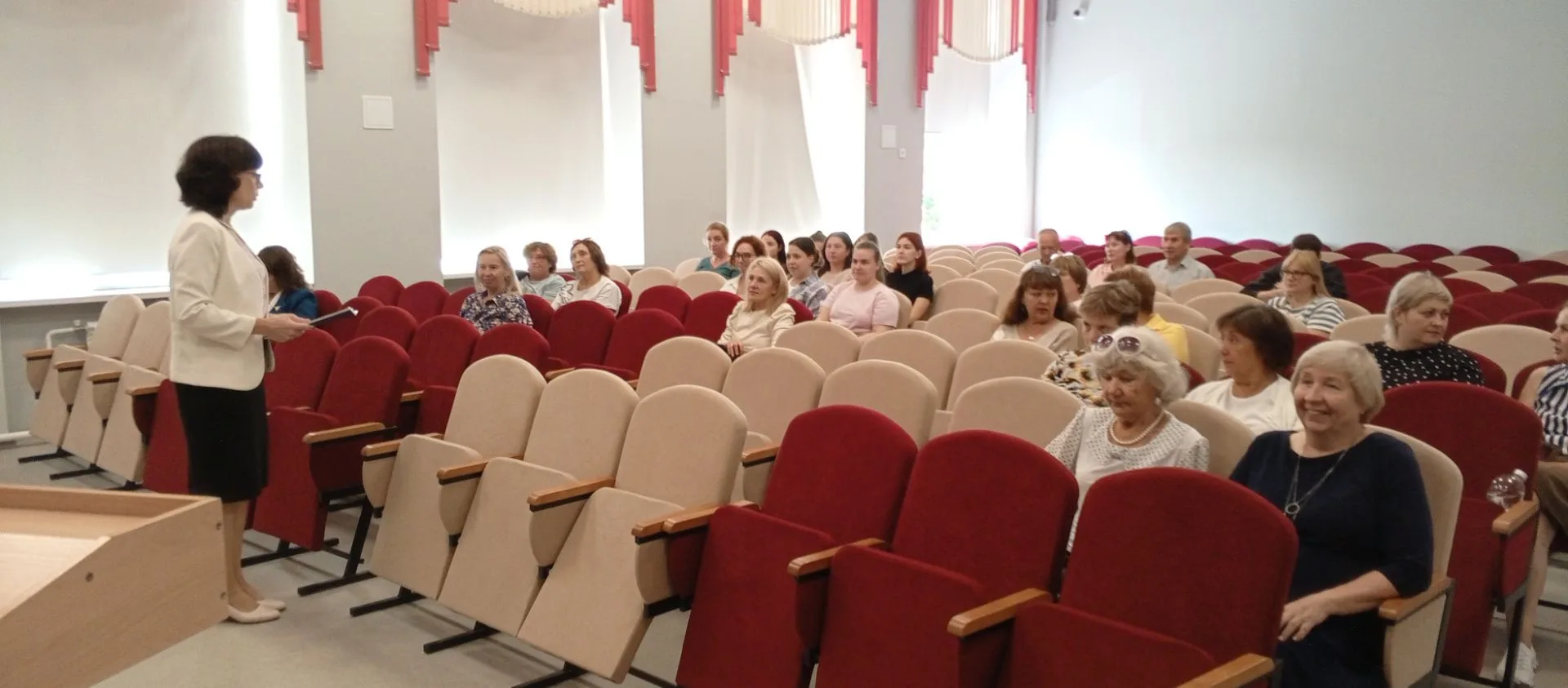 Сегодня 27 августа в актовом зале гимназии прошёл  августовский педагогический совет на...